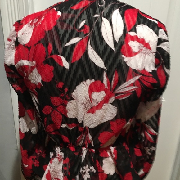 Guess Beautiful sheer long sleeve blouse. Size XS - Picture 3 of 9
